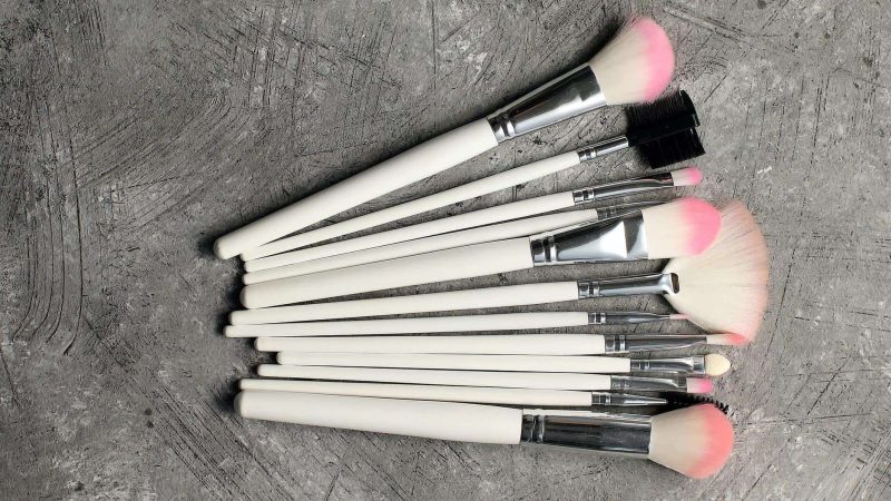 How To Choose Makeup Brushes